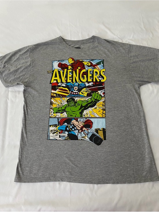 Marvel Other - Marvel Avengers Graphic T-Shirt - Gray - Size Large